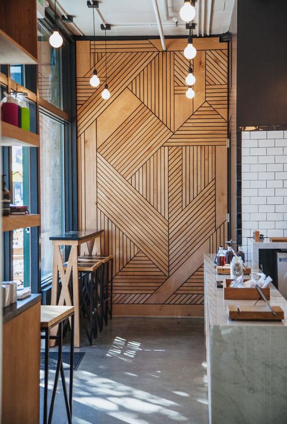 Un mur en bois chez soi pour créer une ambiance singulière