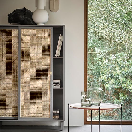 Armoire en cannage 10 modèles pour ranger ses affaires avec finesse