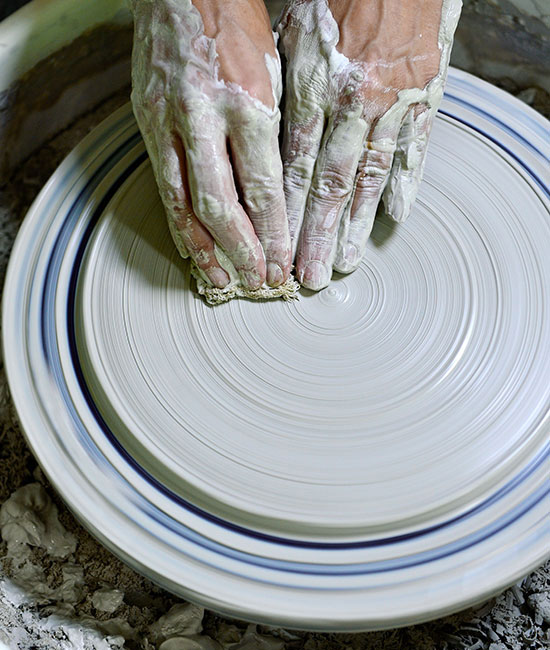 L'art ancestral de la vaisselle en céramique