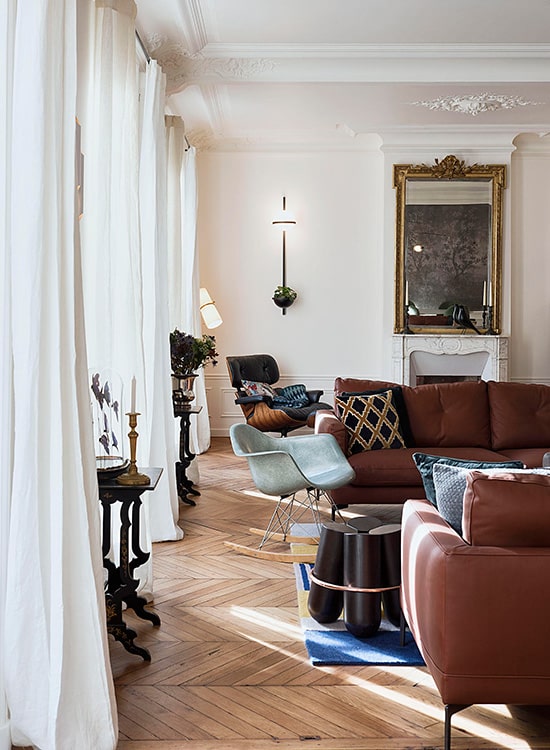 Déco appartement parisien mixant mobilier ancien et pièces design 