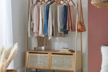 portant à vêtements en bois