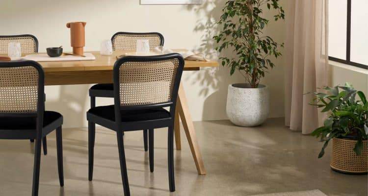 chaise noire