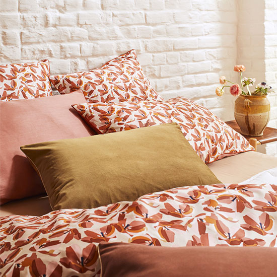 Linge de lit coloré et imprimé