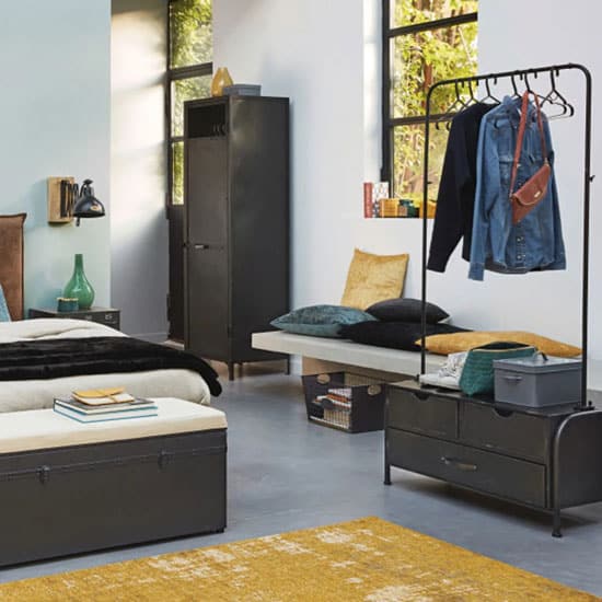 Portant à Vêtements Roulant En Métal Noir – Capacité 54,4 Kg, Roues Avec Frein – Idéal Petit Espace