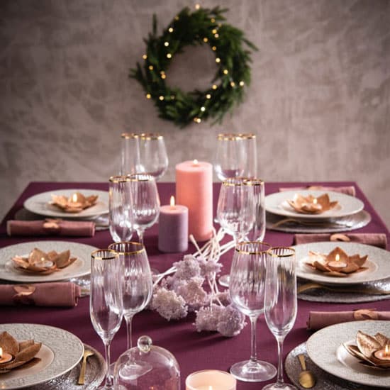 Teintes roses et mauves pour table de fête originale