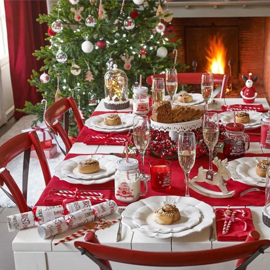 Décoration de table de Noël festive en rouge et blanc