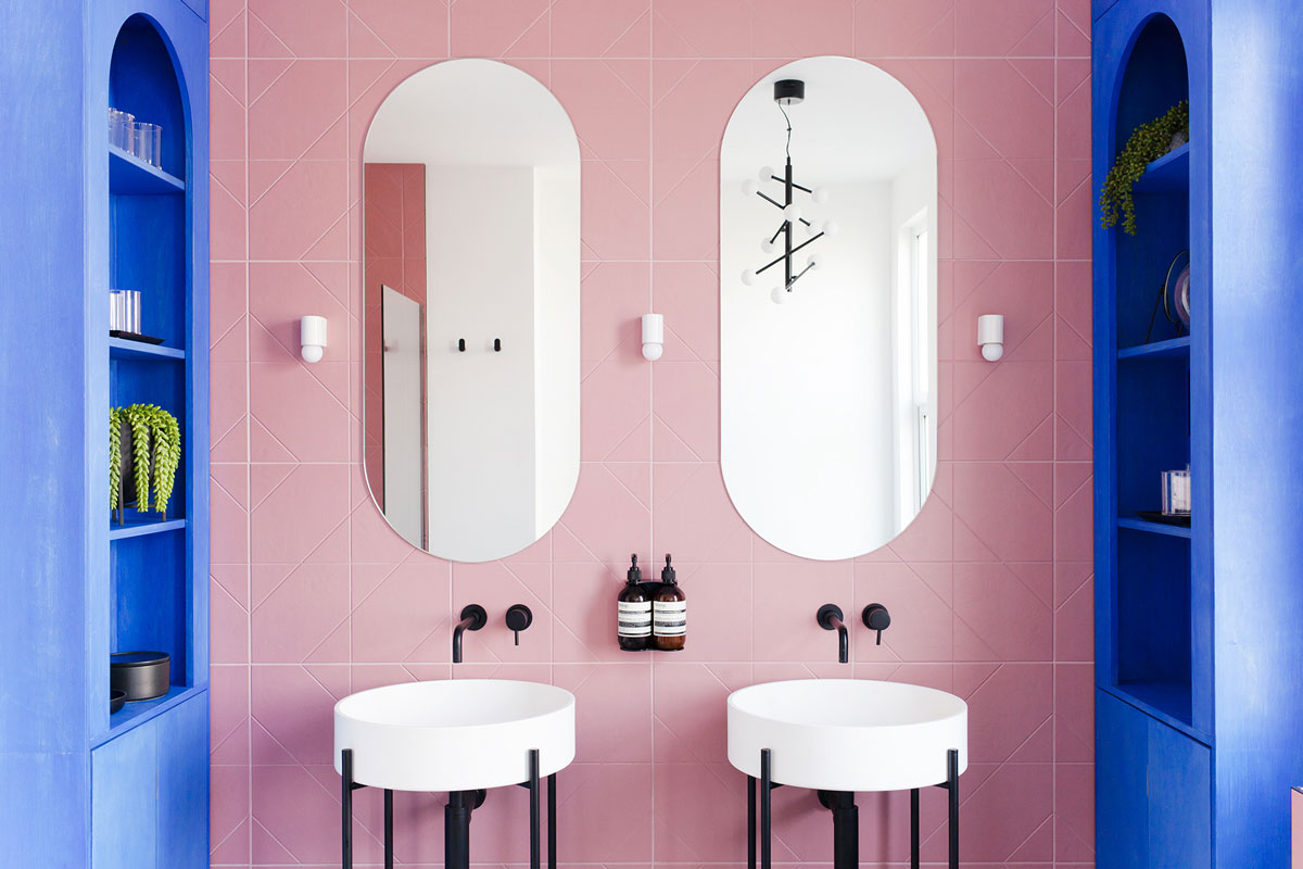 Salle de bains à la déco colorée design et dynamisante