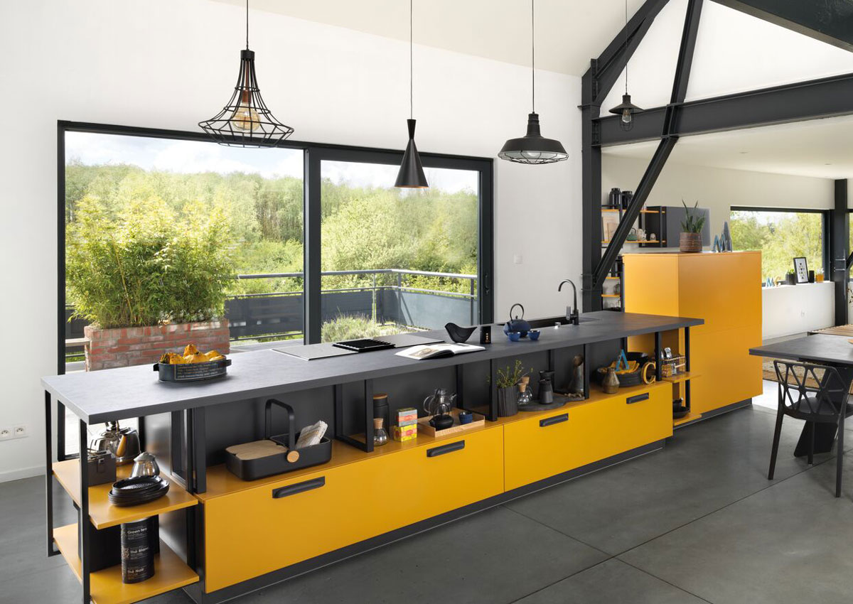Cuisine factory style "color block", noire et jaune