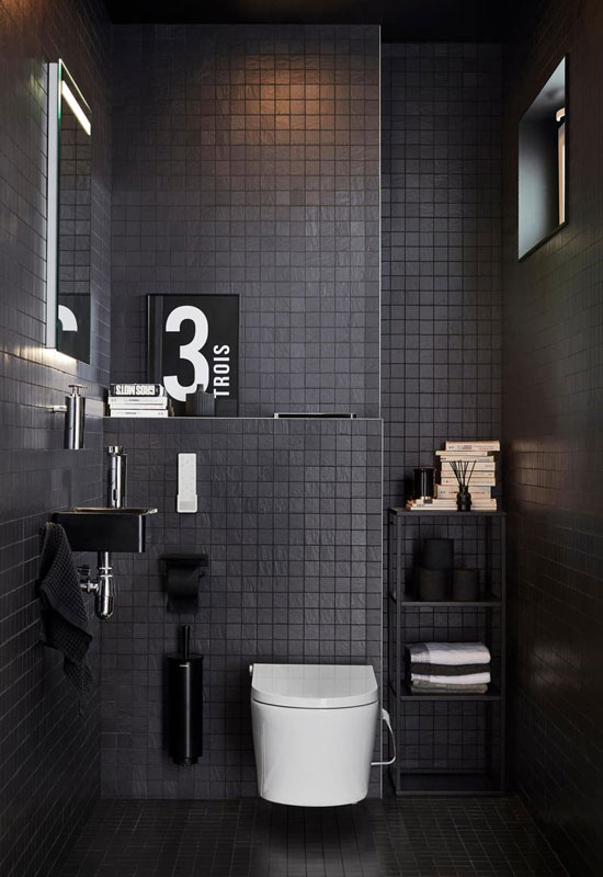 Toilettes noires au style urbain