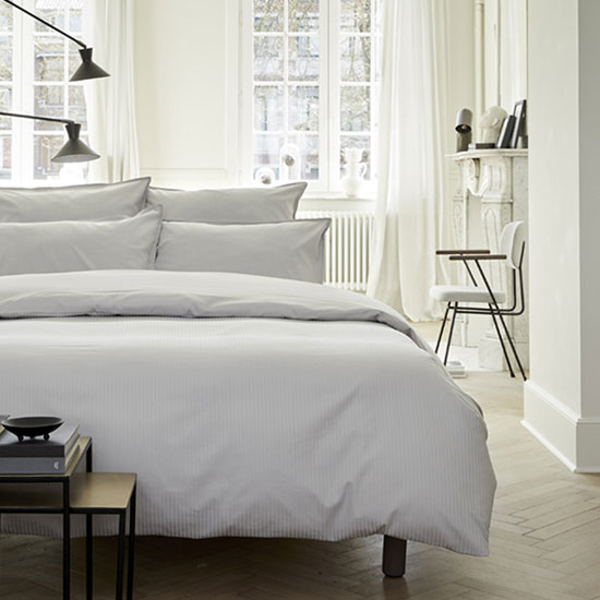 Linge de lit minimaliste en jacquard de satin