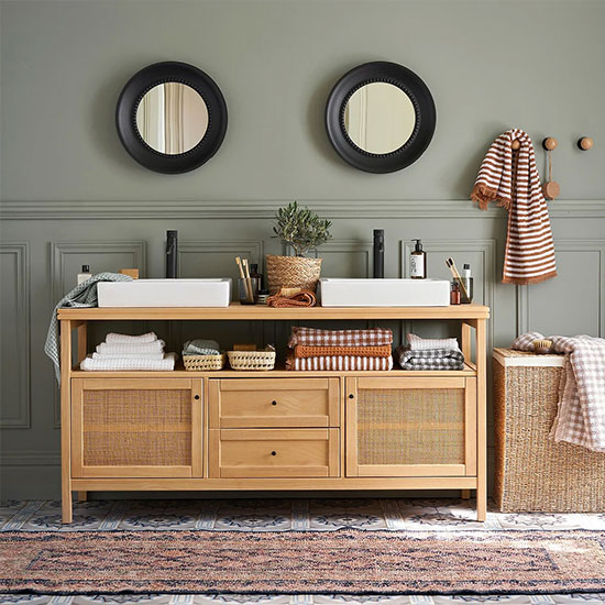Organisez votre linge de bain La Redoute avec un meuble en bois double vasque