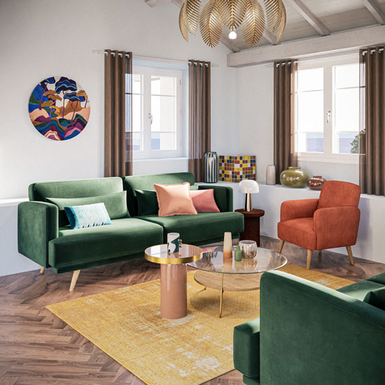 Un canapé et un fauteuil Maisons du Monde colorés s'associent à une décoration lumineuse pour égayer ce séjour