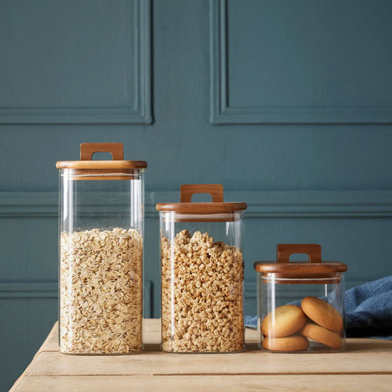 pots en verre et bois