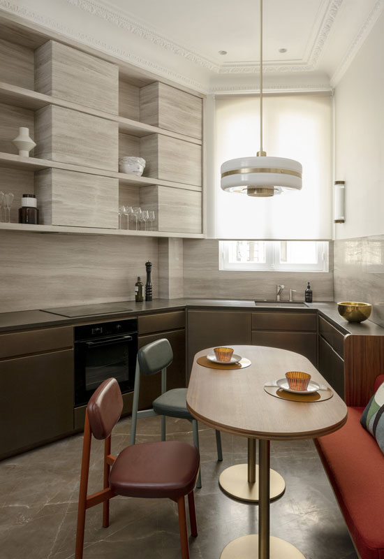 Des niches pratiques et décoratives pour une cuisine organisée