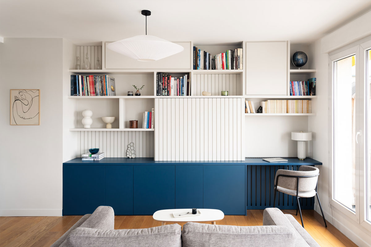 Alliez fonctionnalité et design avec un petit espace bureau dans le séjour