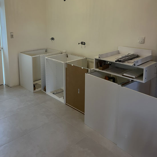 Pour commencer, on monte tous les caissons IKEA