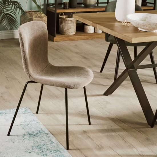 Chaise enveloppante en velours côtelé Maisons du Monde Chaise enveloppante en velours côtelé Maisons du Monde