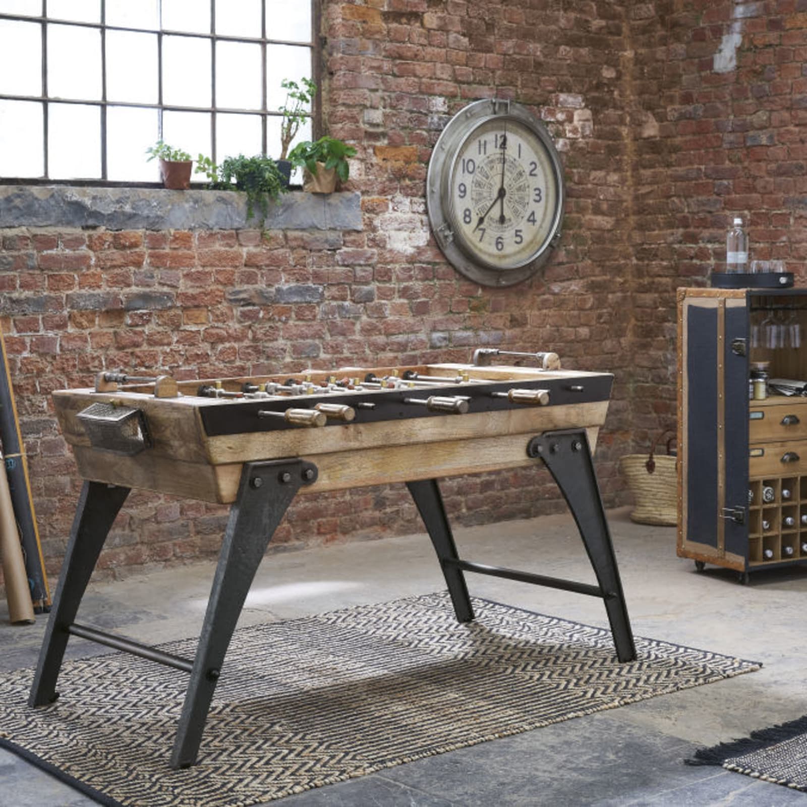 Horloge murale industrielle MIDLAND en acier effet vieilli D85 cm Maisons du Monde en ambiance