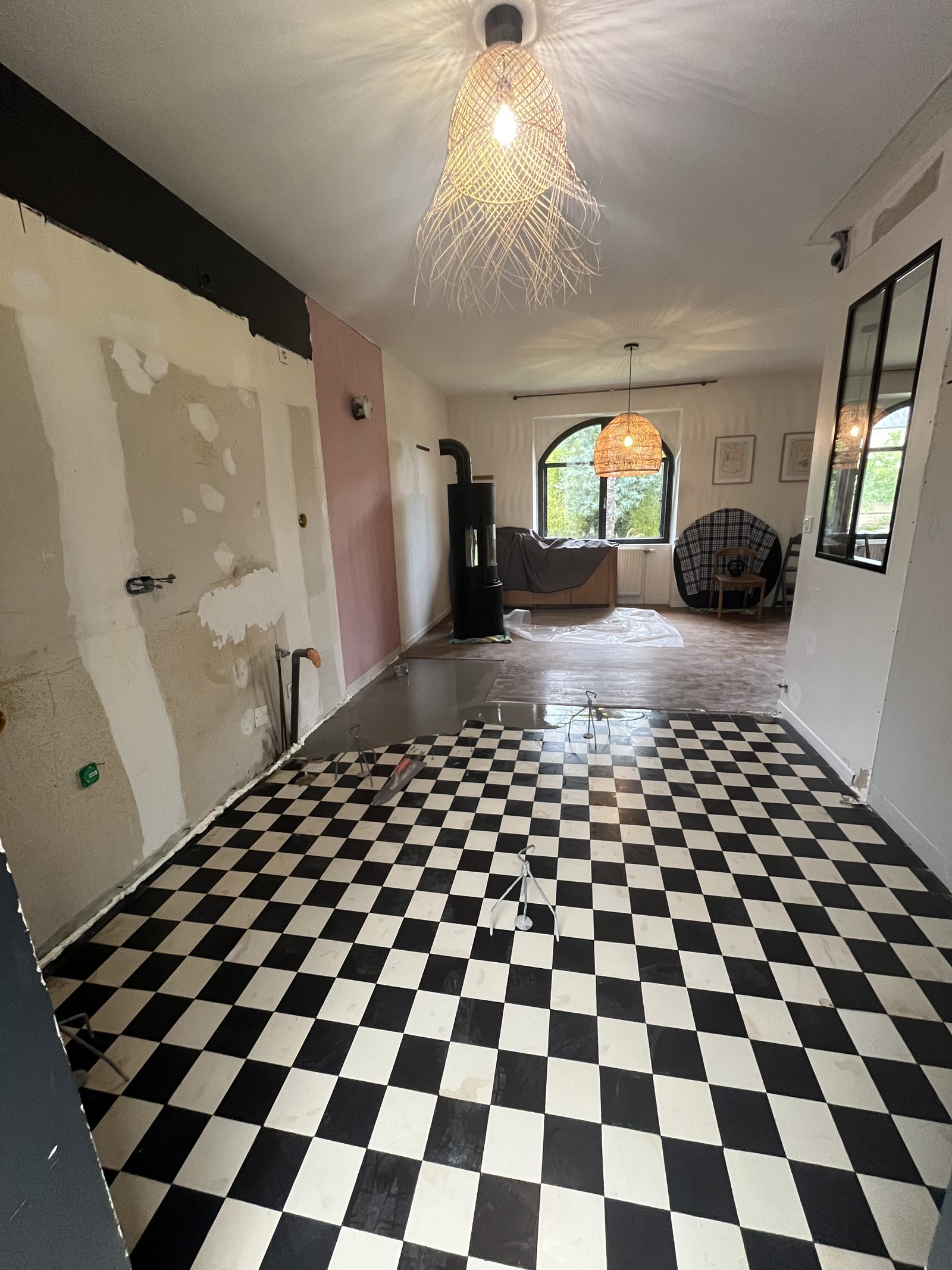 Rénovation de cuisine : ragréage du sol avant la pose du carrelage