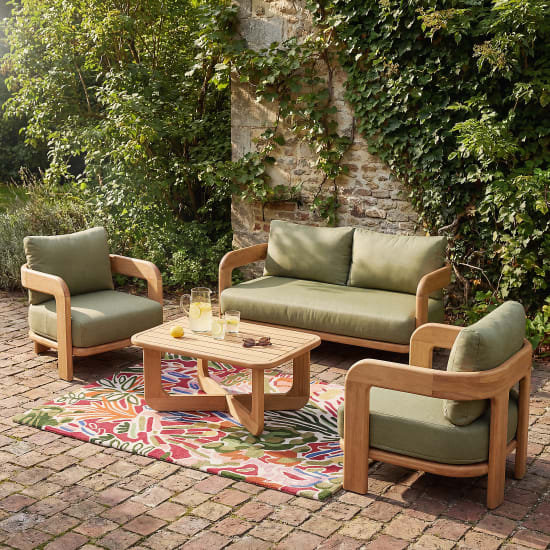 Tapis d'extérieur Musa Maisons du Monde dans un salon de jardin