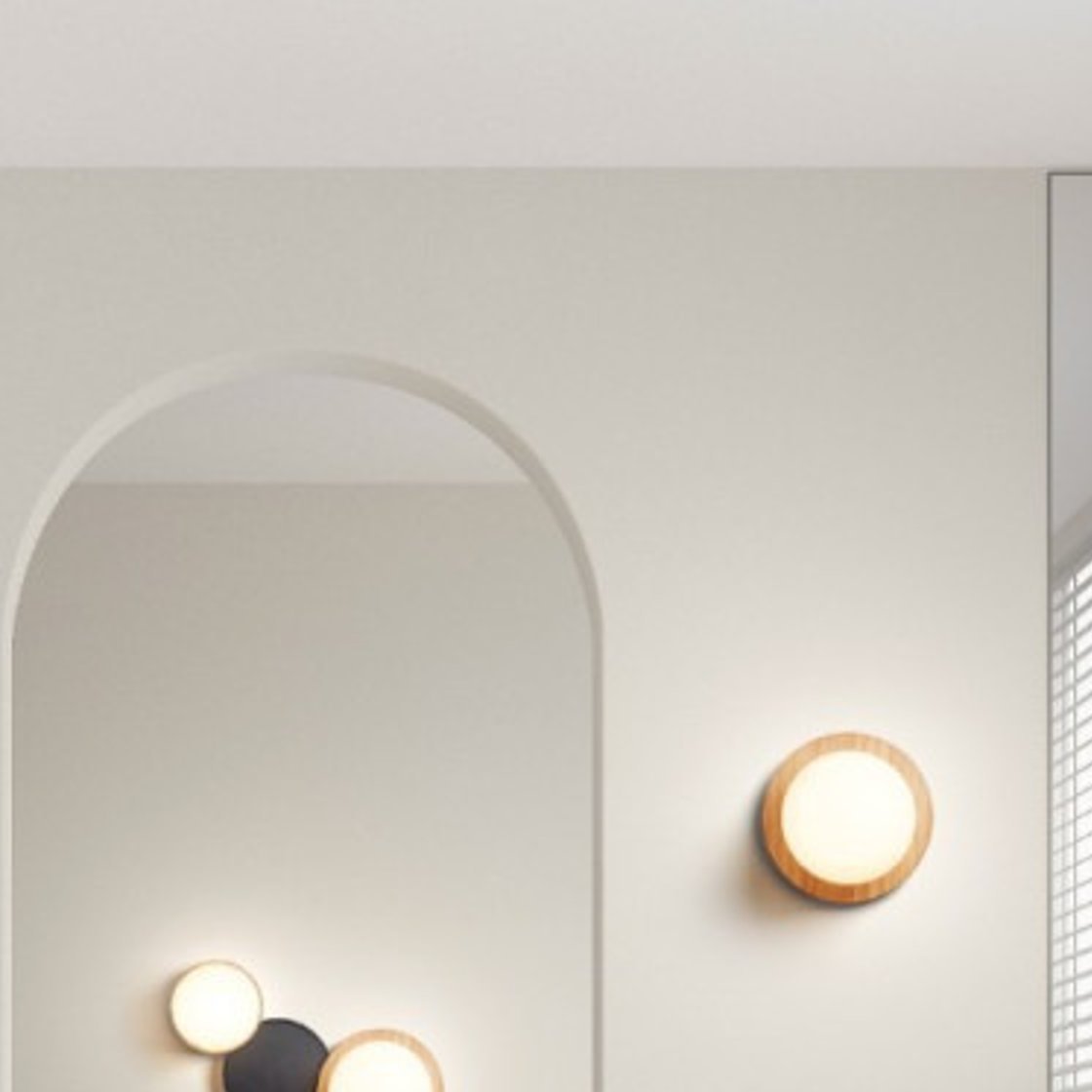 Applique Floc en situation dans une salle de bain, au-dessus d'une arche décorative