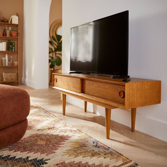 Banc tv vintage Quilda en situation dans un salon