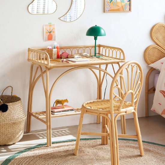 Chaise en rotin Albin installee dans un coin bureau