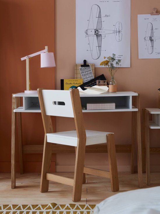 Chaise reglable Architekt dans une chambre terracotta