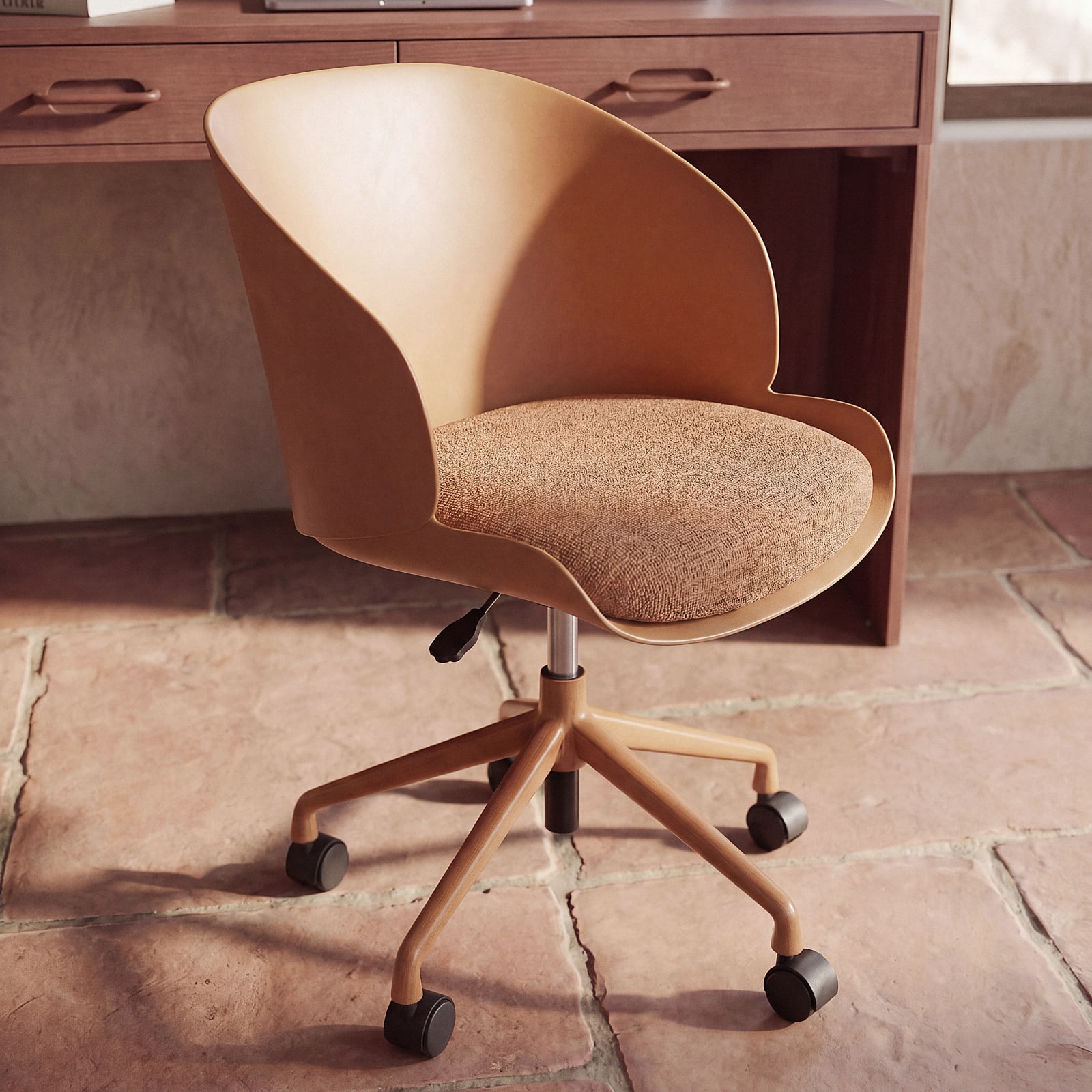 Chaise de bureau Levi en tissu caramel Maisons du Monde