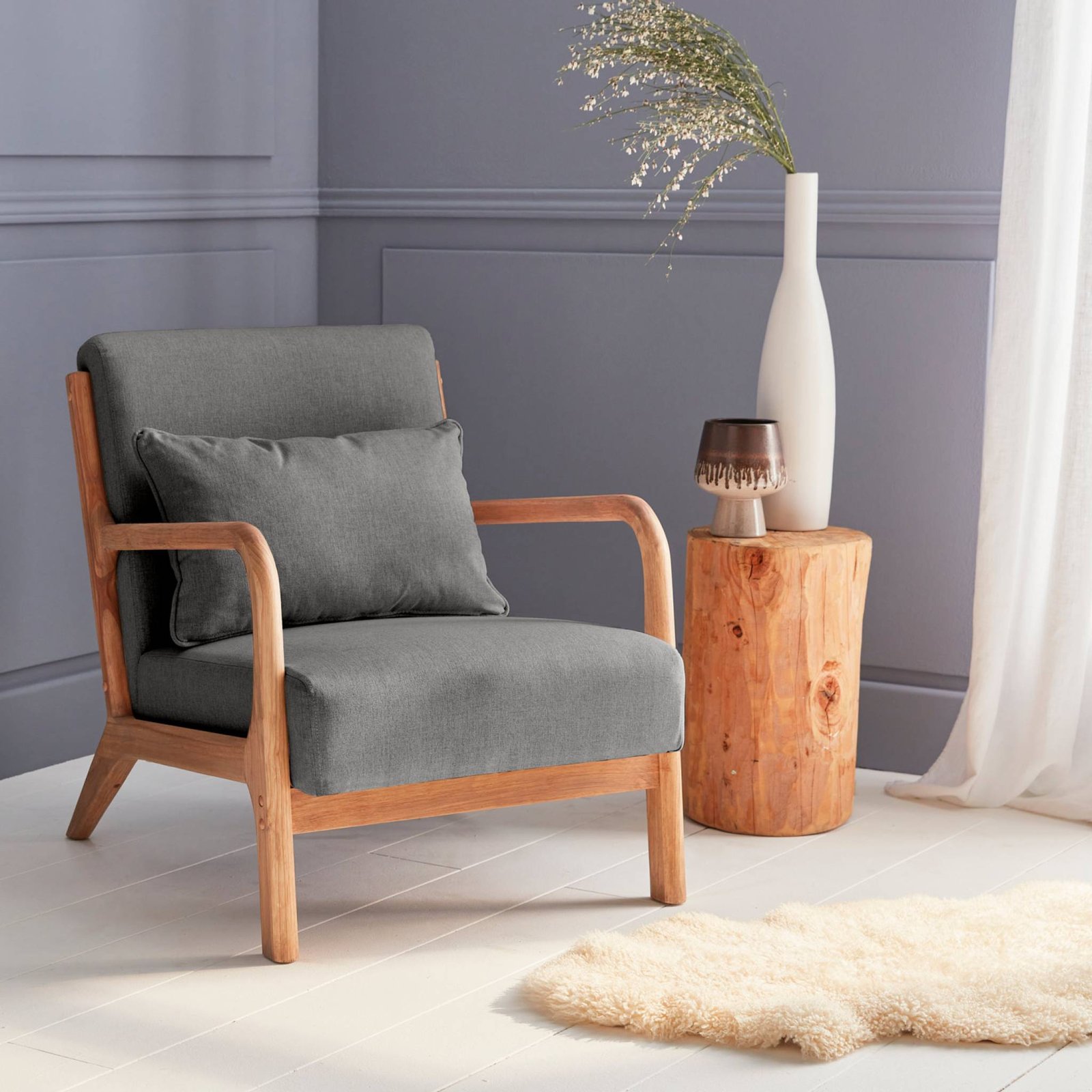 Fauteuil scandinave bois d’hévéa et tissu gris