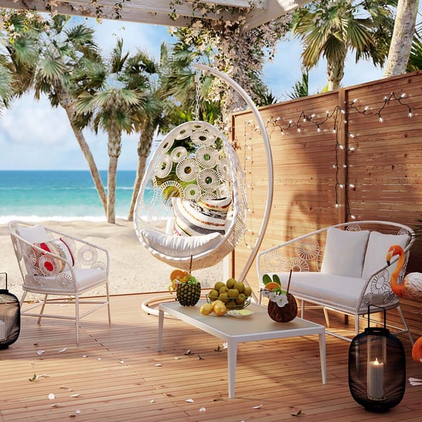 Fauteuil suspendu Ibiza Kare Design en ambiance terrasse bord de mer