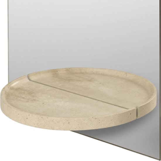 Détail du plateau en travertin du miroir Symmetry Ferm Living, rangement pour petits objets