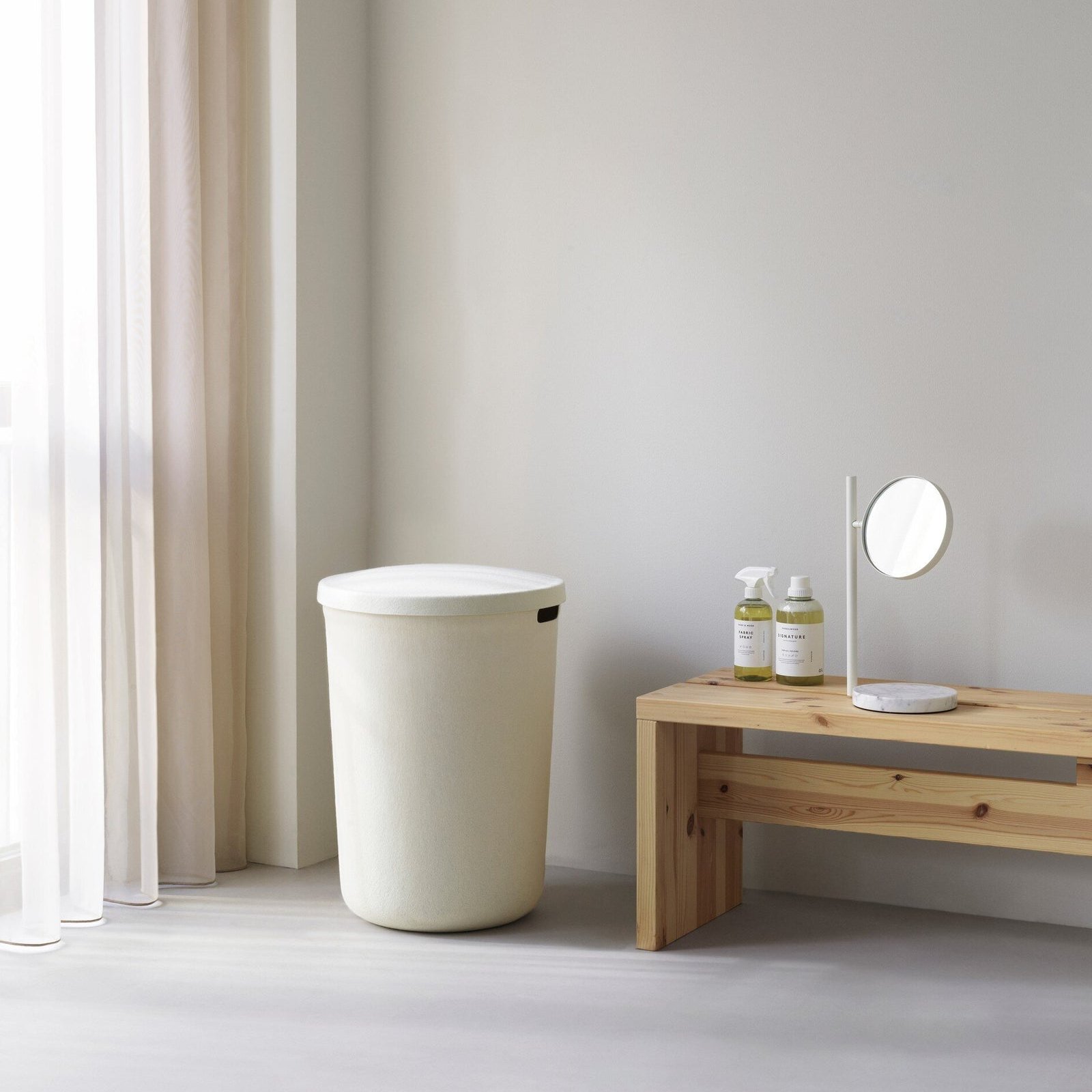 Panier à linge design Hide en tissu recyclé blanc crème Normann Copenhagen