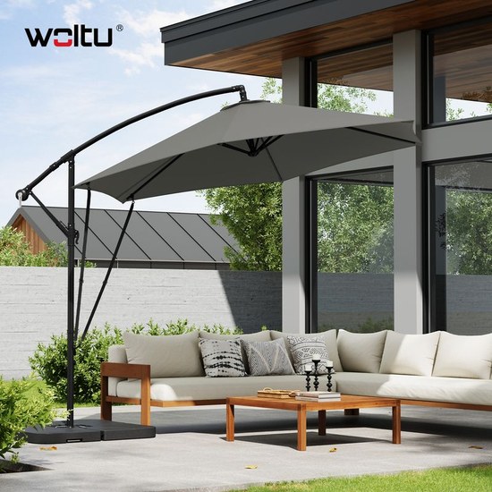 Parasol déporté Woltu Ø 310cm installé sur une terrasse