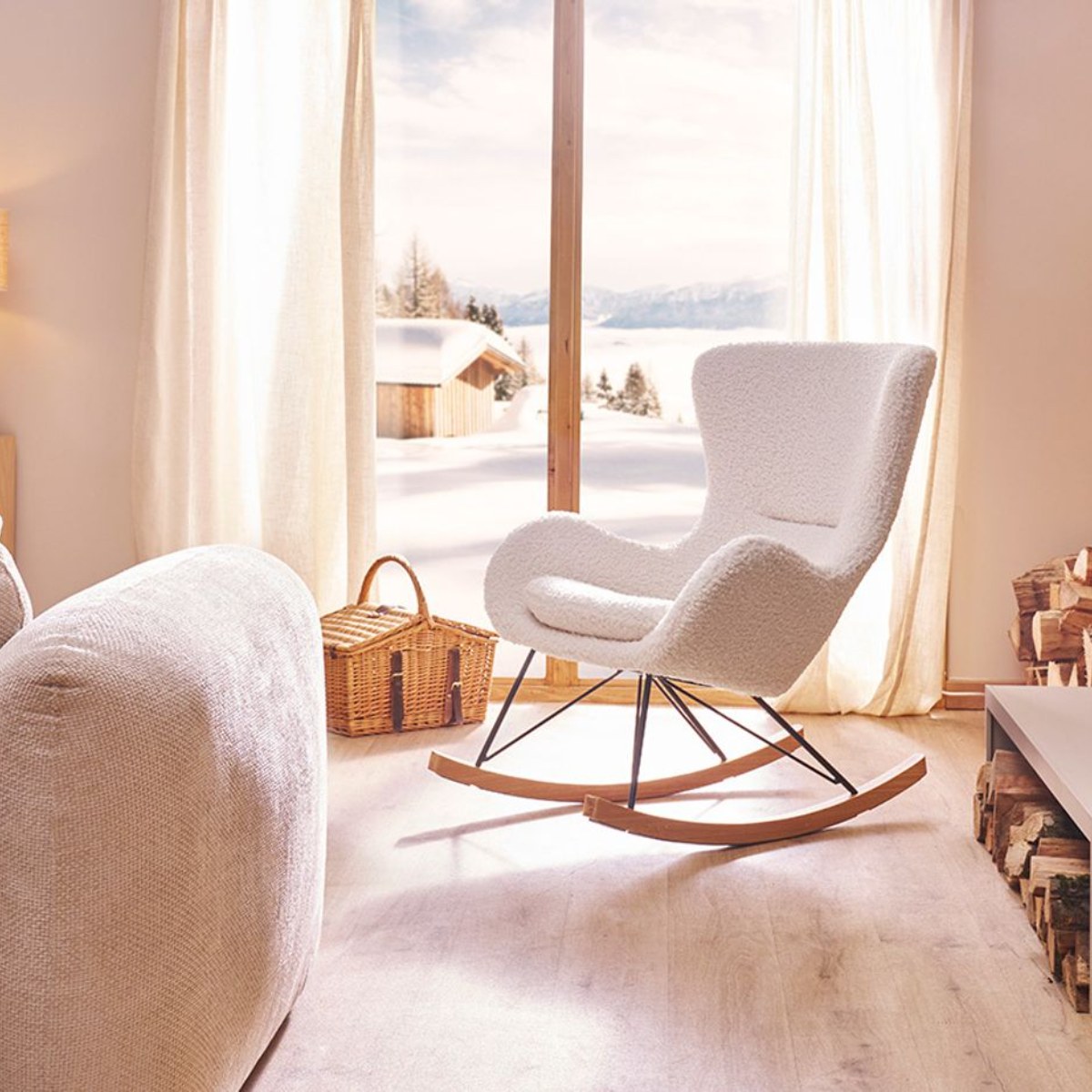 Rocking chair effet peau de mouton en ambiance
