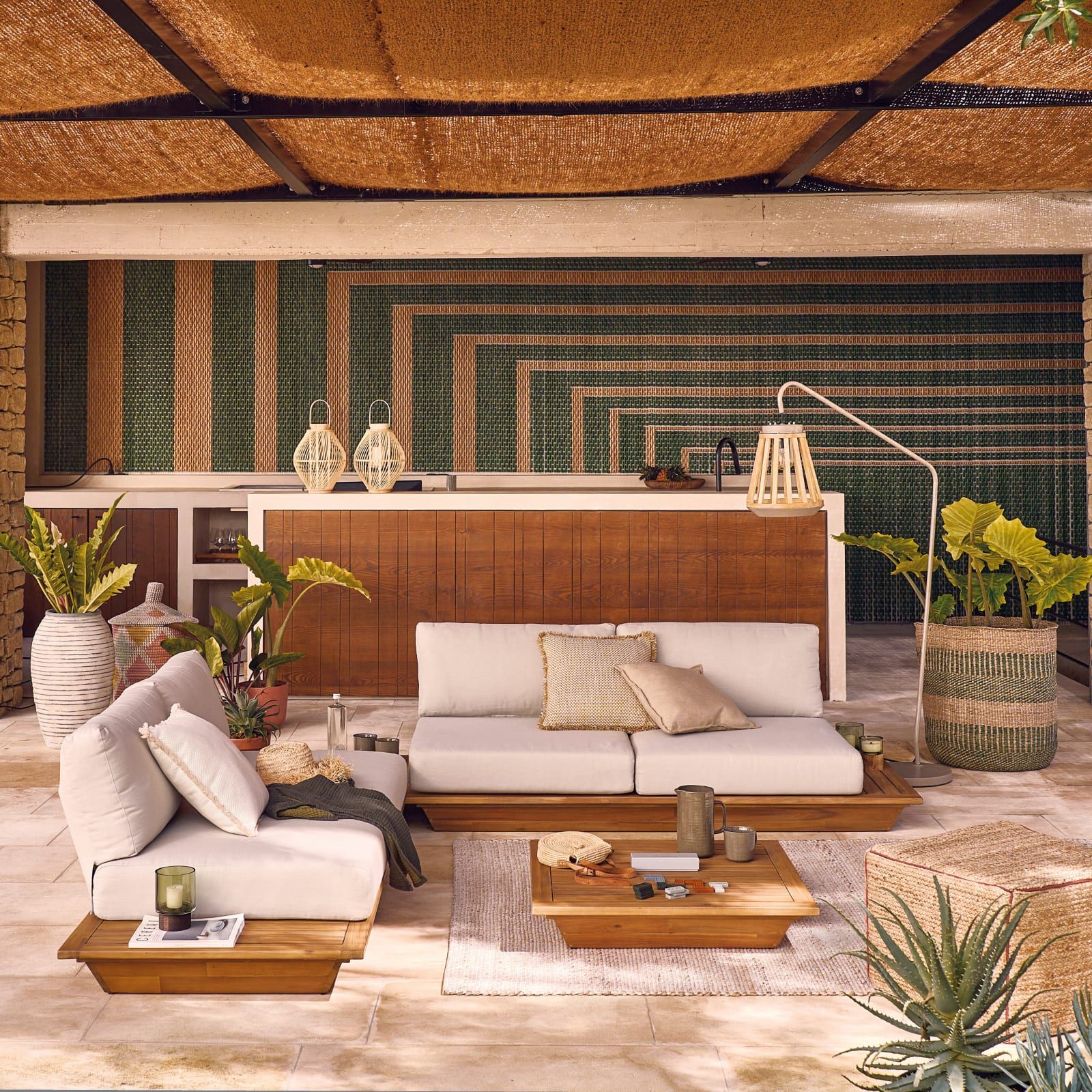 Salon de jardin Aleria Maisons du Monde en situation sous pergola