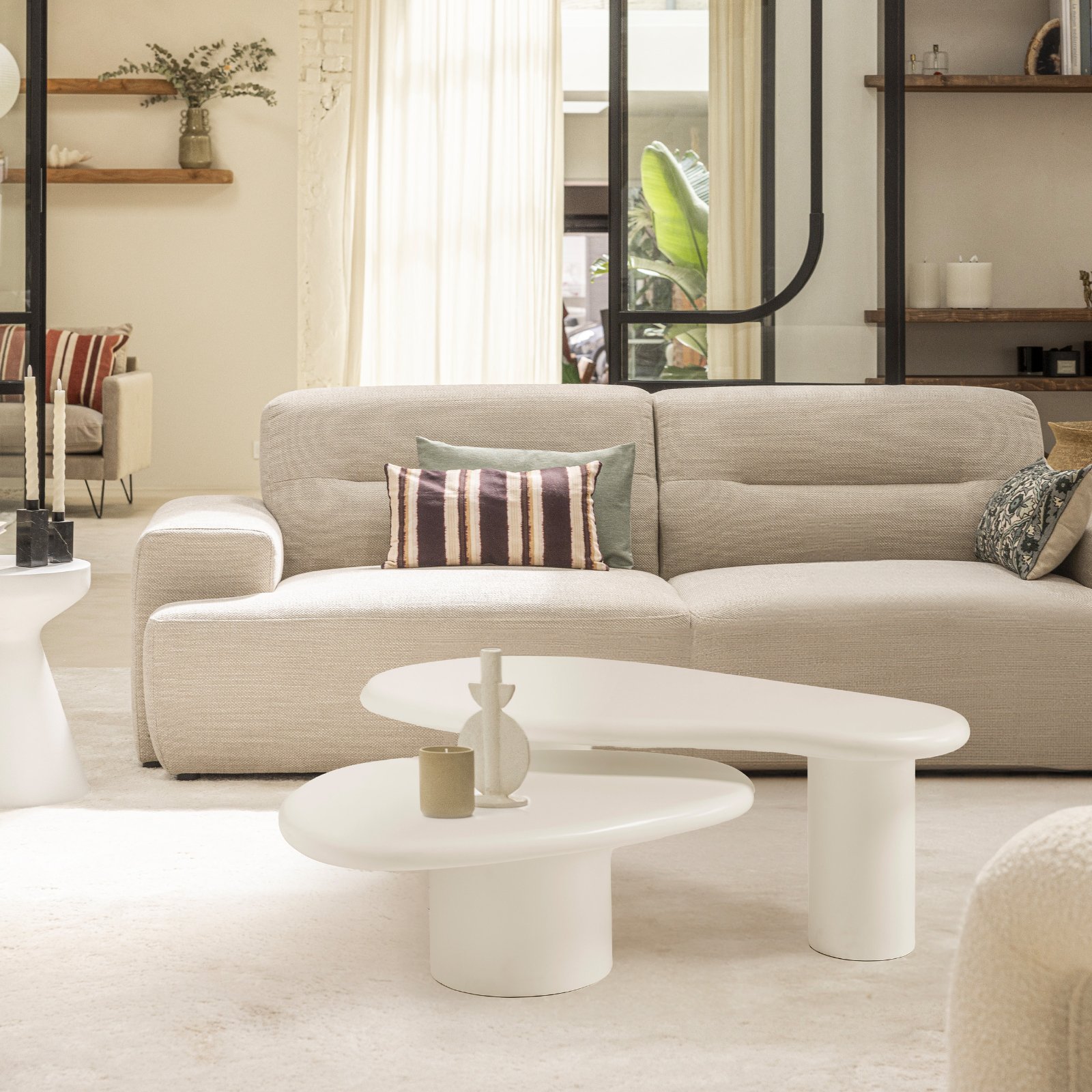 Table basse ovale organique Luna en fibre de ciment blanc Drawer