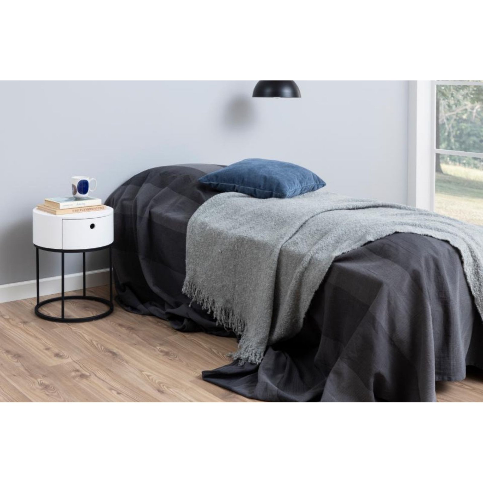 Table de chevet ronde contemporaine en blanc