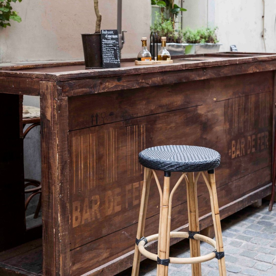 Simone, le tabouret de bar en rotin Sika Design haut de gamme