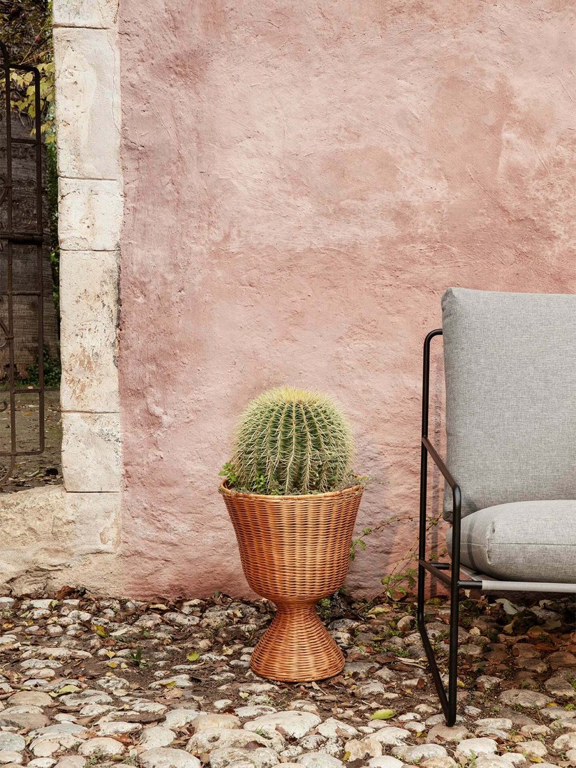 Piédestal pour plantes en rotin tressé, le plus design du guide