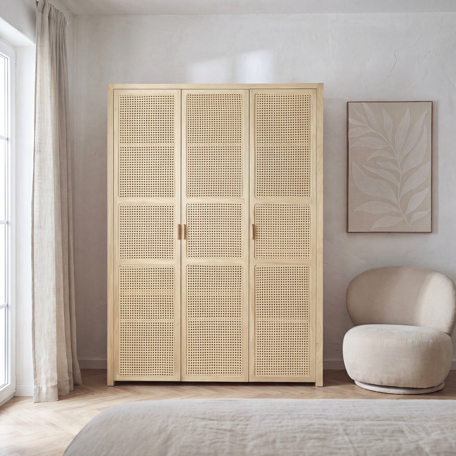 Armoire 3 portes cannage rotin Canopy en situation dans une chambre bohème