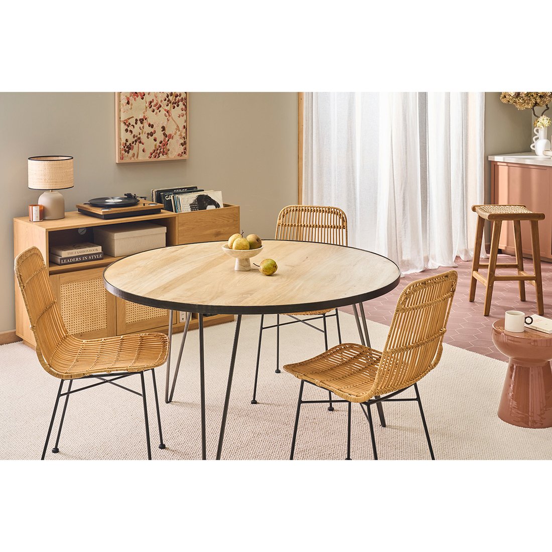 Table ronde plateau bois et pied métal Atelier en situation