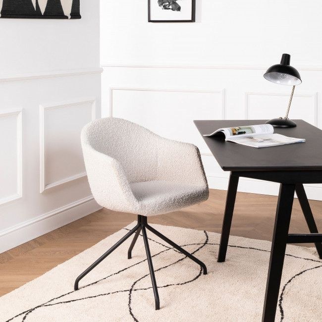 KOOIJ en situation dans un bureau