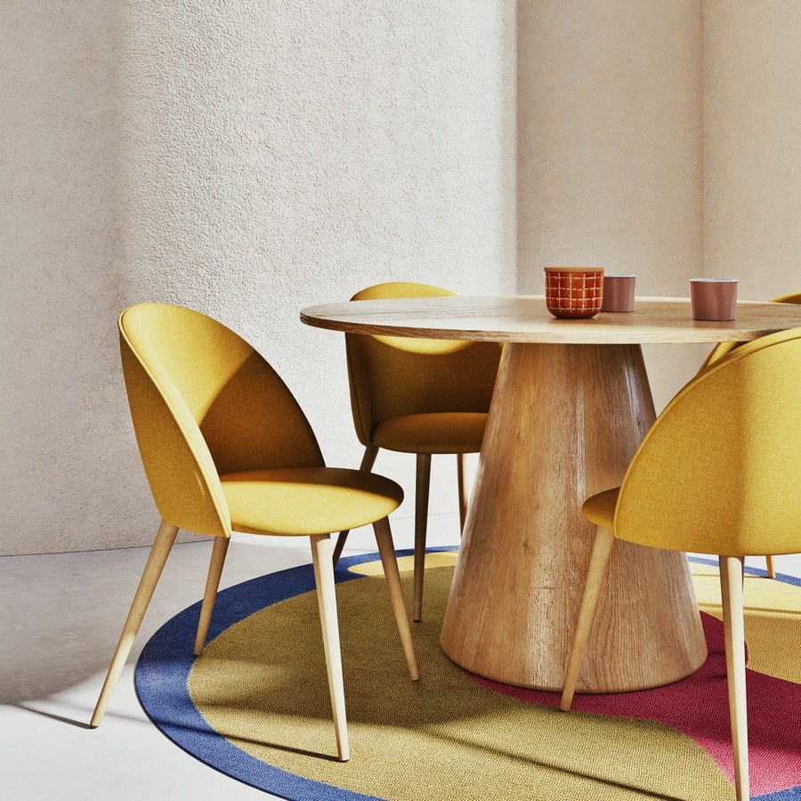 Chaises vintage ocre MAURICETTE autour d'une table ronde en bois