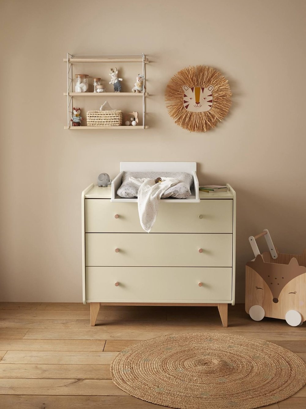Commode enfant Fjord Vertbaudet ficelle dans une chambre scandinave