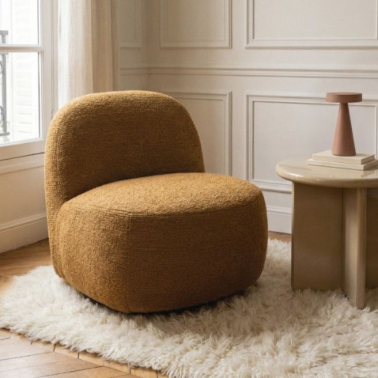 Fauteuil jaune Groovy Drawer dans un salon