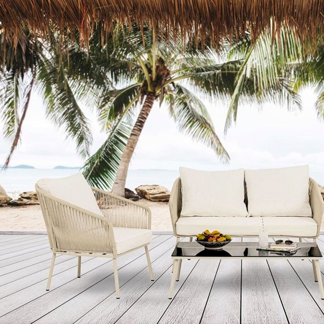 Fauteuil de jardin design Elba installé sur une terrasse au bord d'une piscine