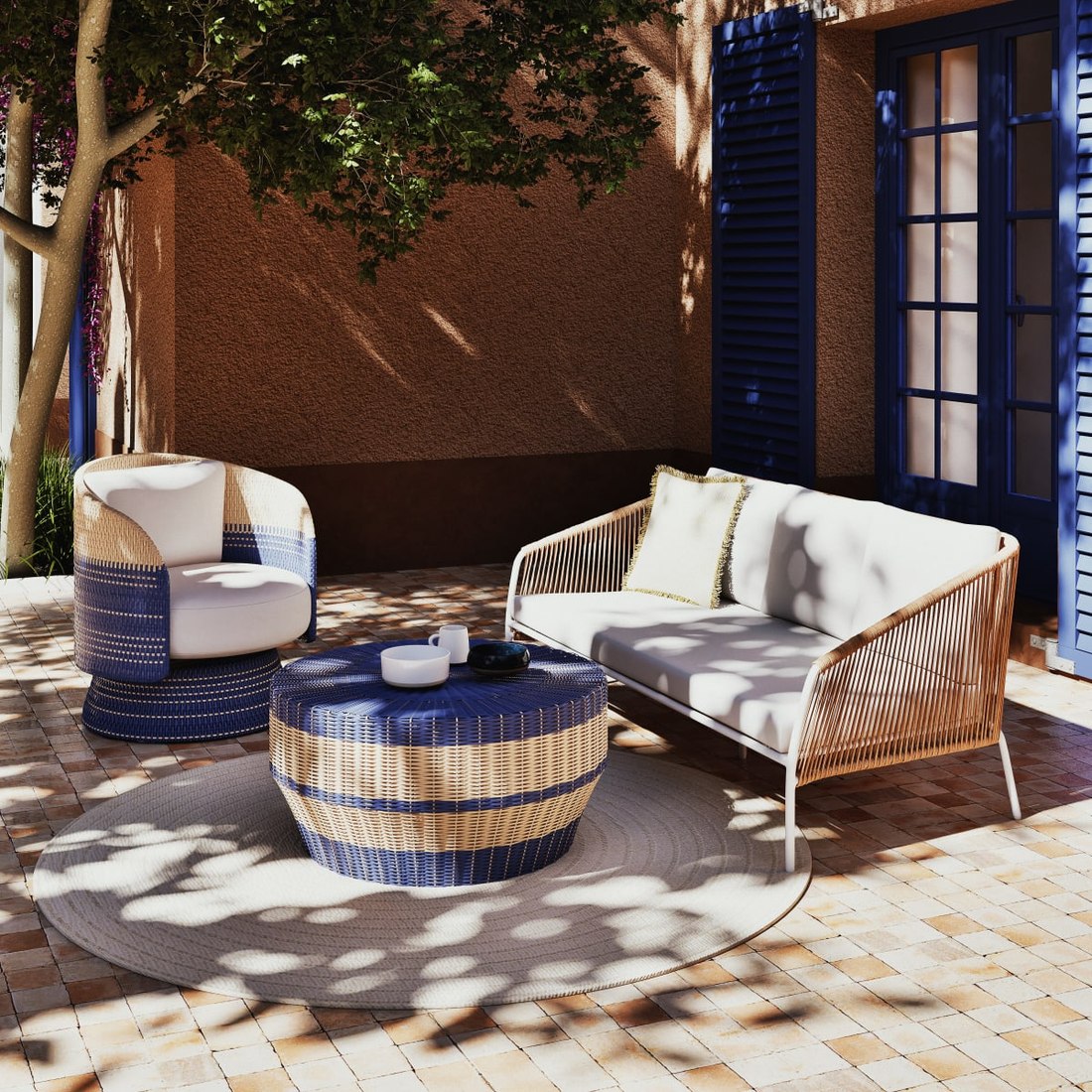 Fauteuil pivotant de jardin Valencia installé sur une terrasse avec un canapé assorti