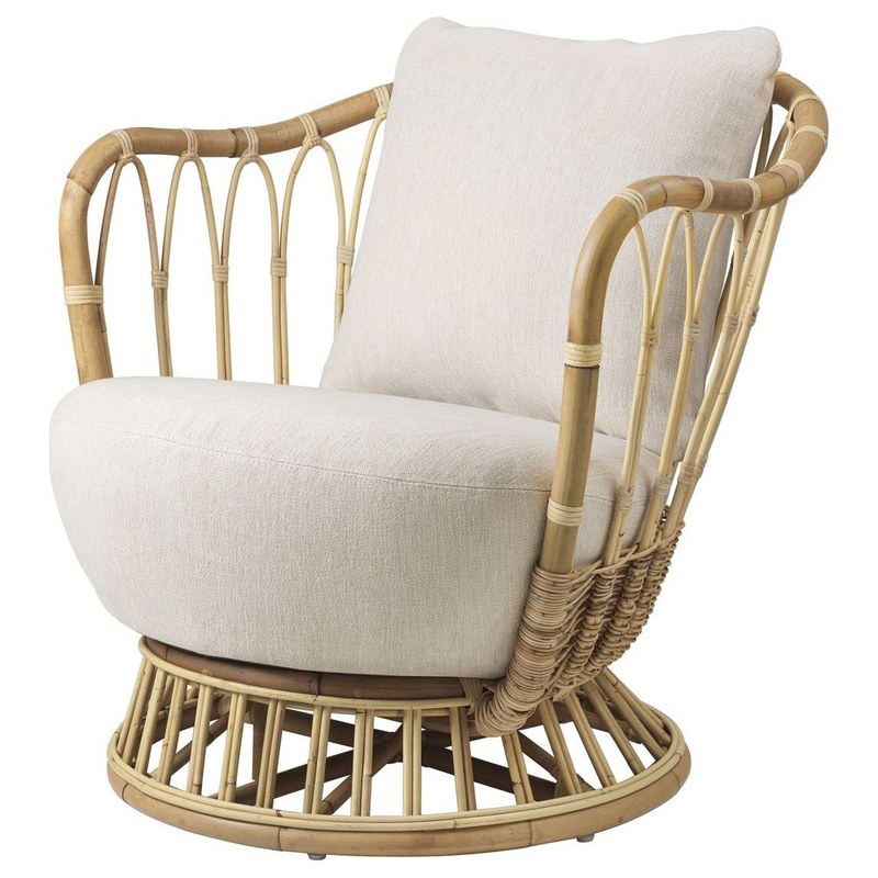 Fauteuil vintage Grace de Gubi, rééedition 1936 en rotin naturel et coussins blanc cassé