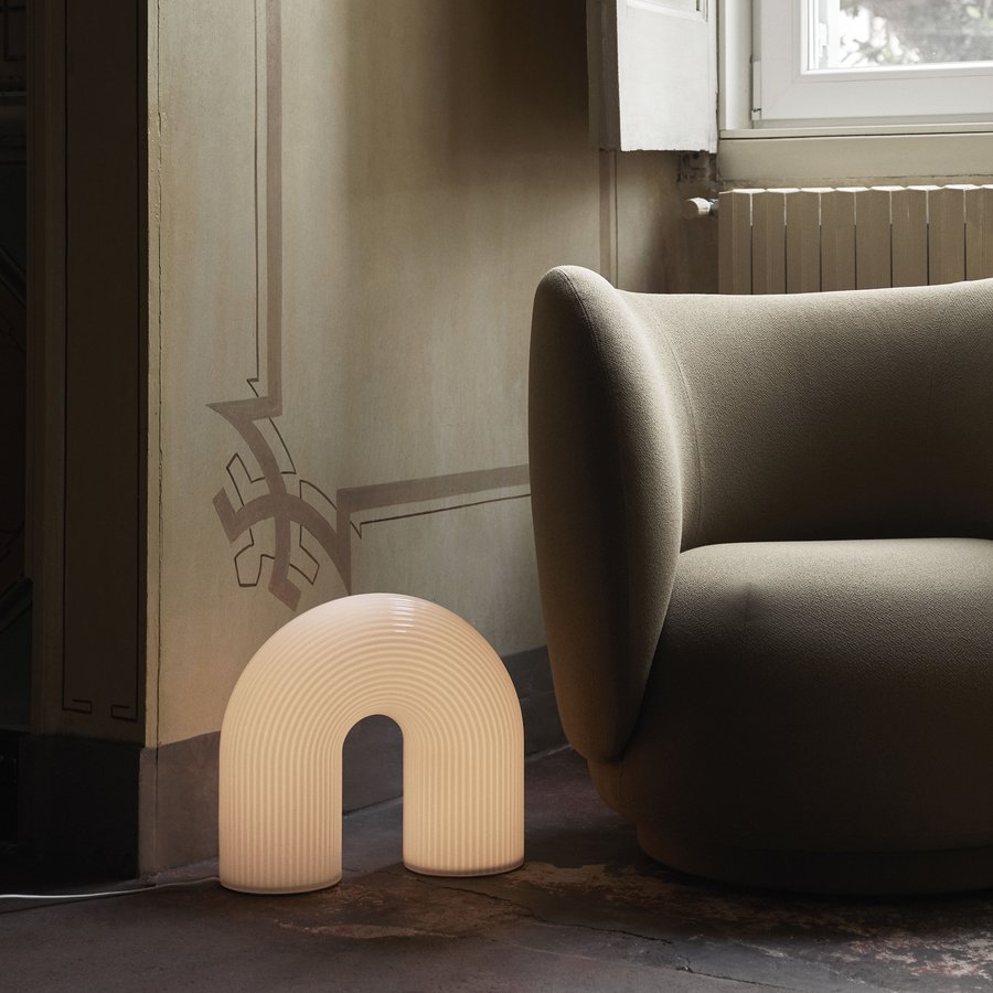 Lampe à poser design en arc, verre strié Vuelta